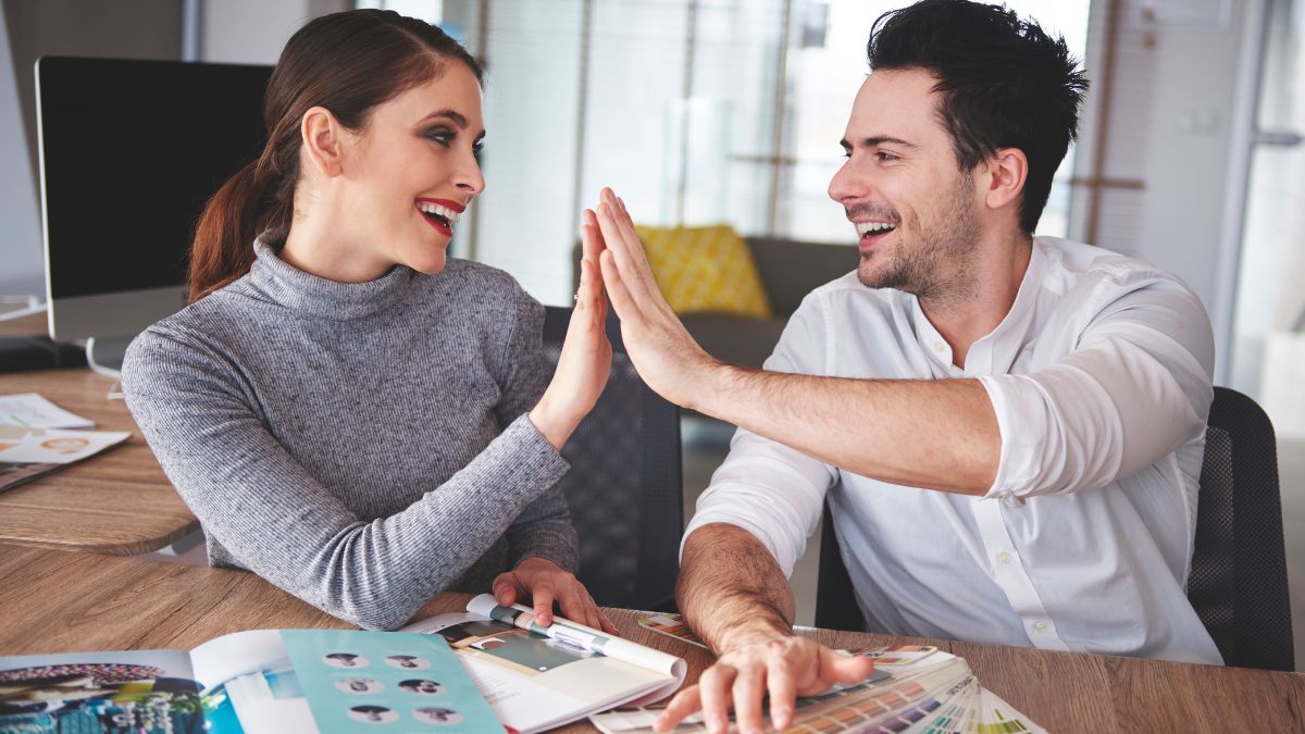 Can an Extrovert and Introvert Relationship Work? 2 How an extrovert and introvert relationship can work with mutual understanding