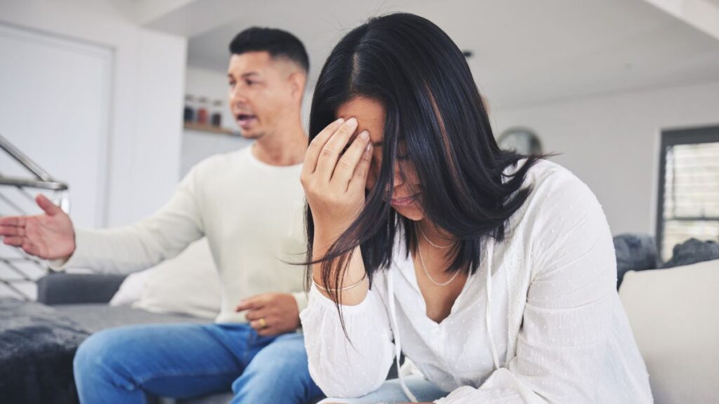 10 warning signs you're in a toxic relationship and how to get out