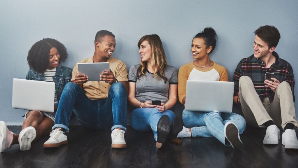 Dating in the Digital Age: Key Etiquette and Safety Tips