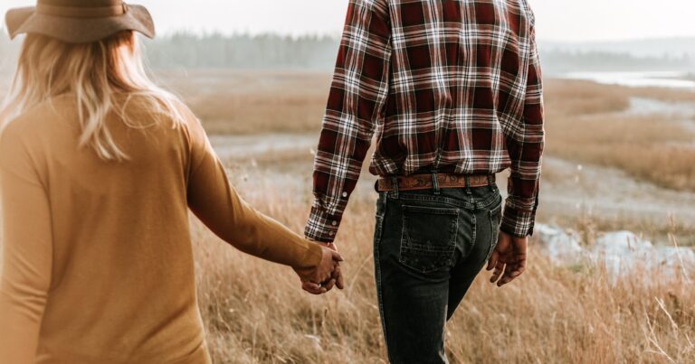 A couple walking holding hands, on attachment styles in dating