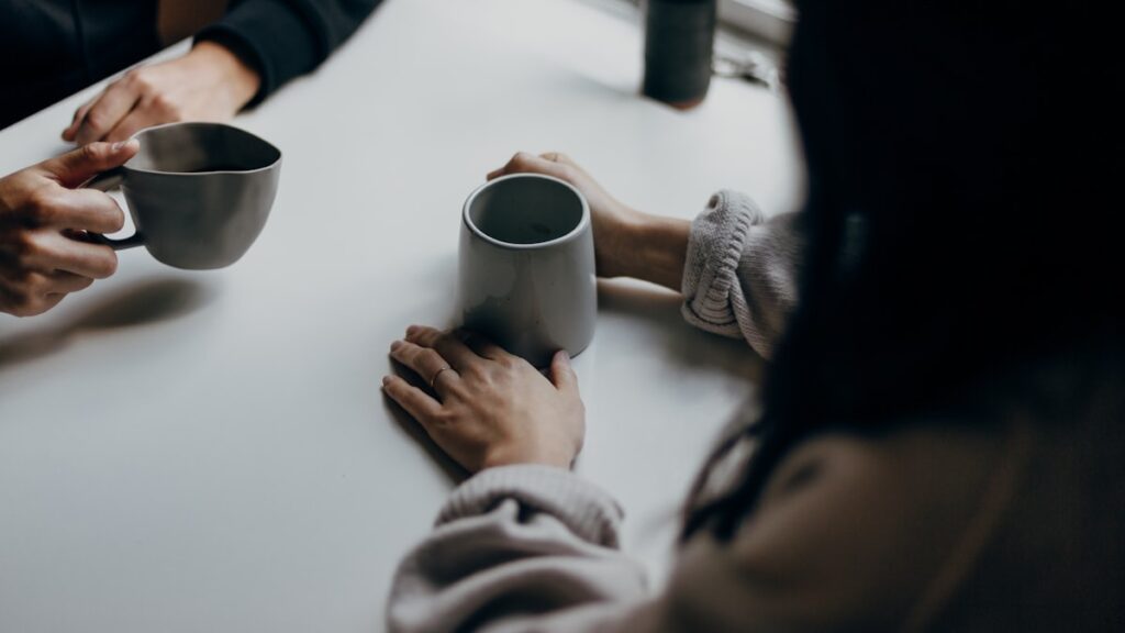 the ick in dating: two people on a coffee date, one suddenly feeling put off